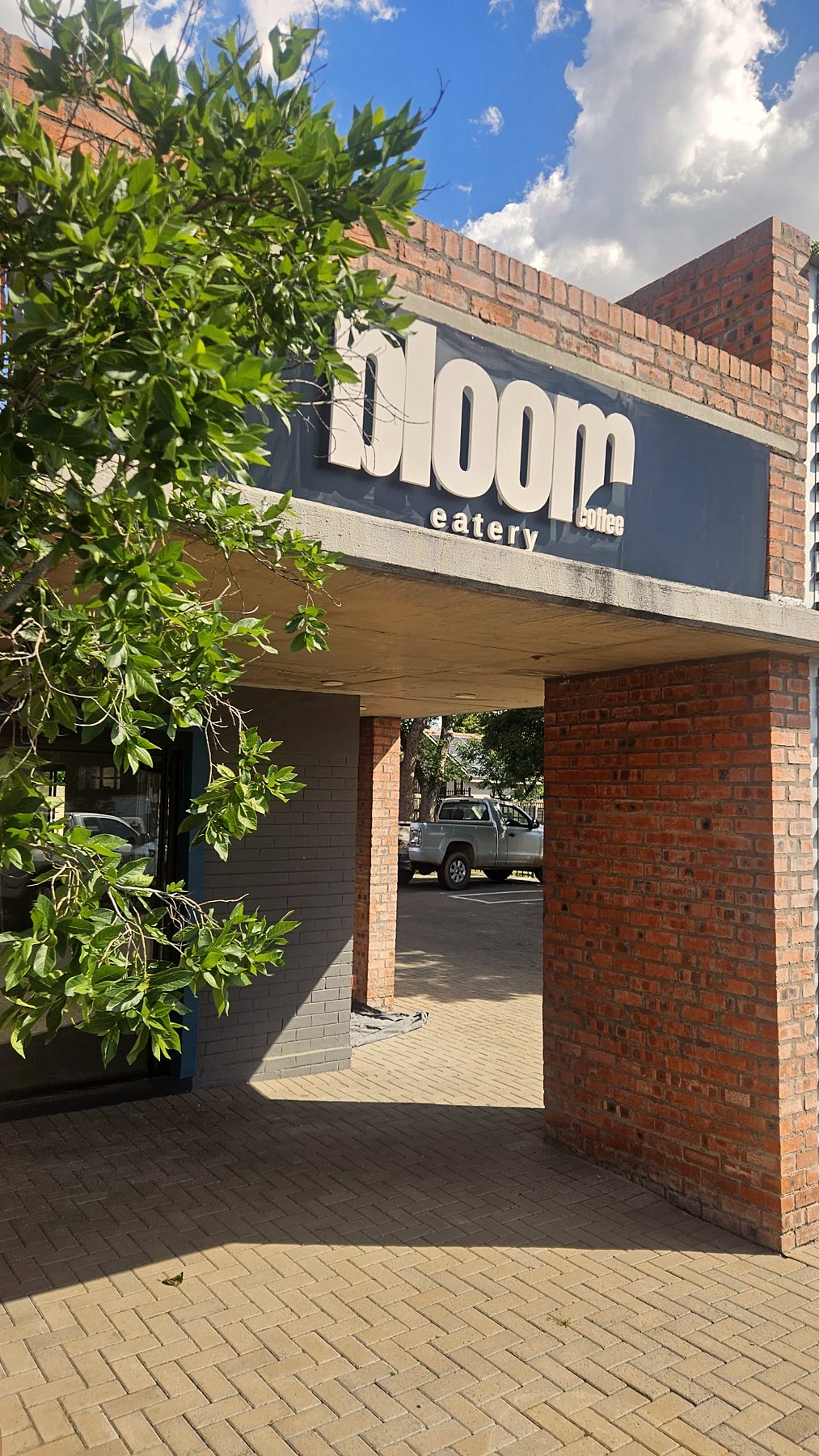 The entrance on General Hertzog Street